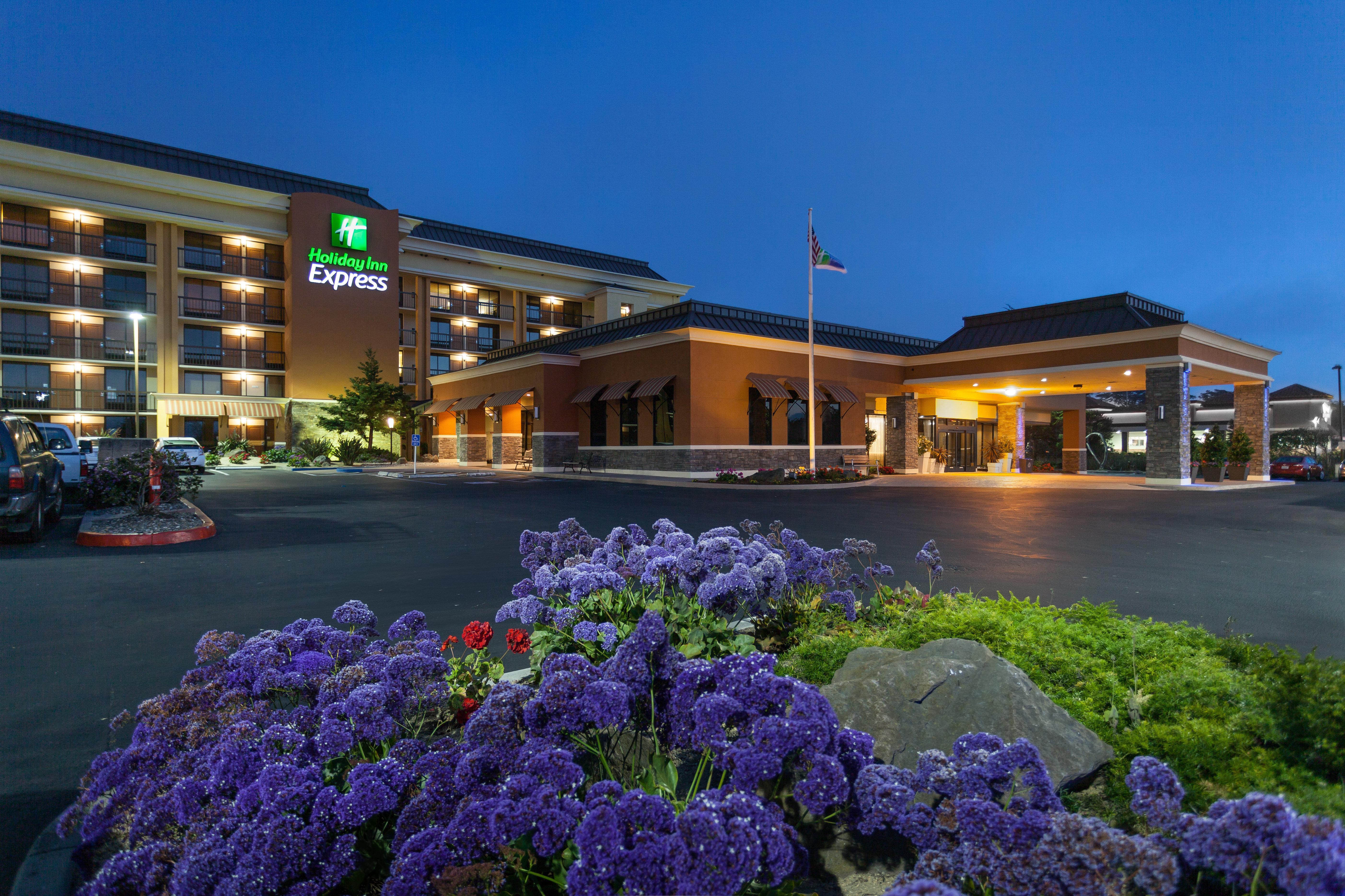 Holiday Inn Express At Monterey Bay By Ihg Сисайд Экстерьер фото